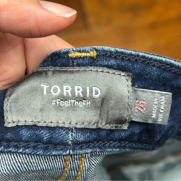 Torrid 5 Inch Super Soft Mid-Rise Short - Picture 3 of 5